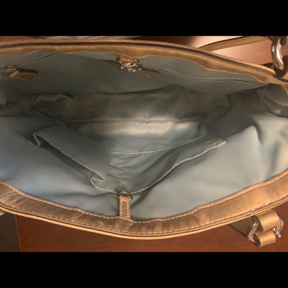 Authentic cross body/shoulder Coach purse. - Picture 12 of 13